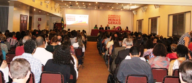 Cerca de 350 pessoas que estiveram envolvidas no processo de construção do Currículo Referência de Minas Gerais. Foto: Franciele Xavier (SEE/MG)